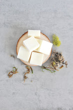 Load image into Gallery viewer, Oakmoss Soy Wax Melts, Hand Poured, Eco Friendly, 2.5 oz