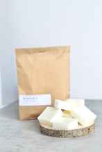 Load image into Gallery viewer, Woods Soy Wax Melts, Hand Poured, Eco Friendly, 2.5 oz